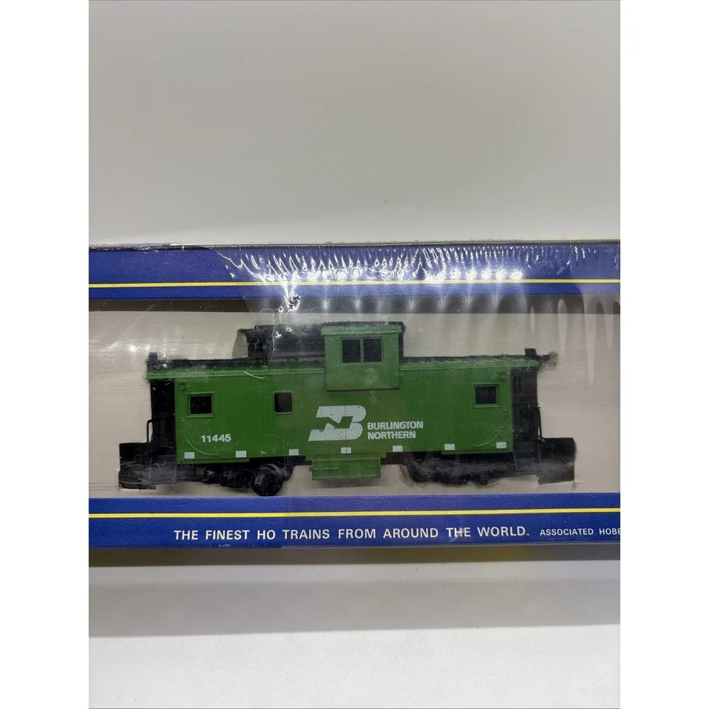 HO SCALE AHM  BURLINGTON NORTHERN  CABOOSE #11445  622904